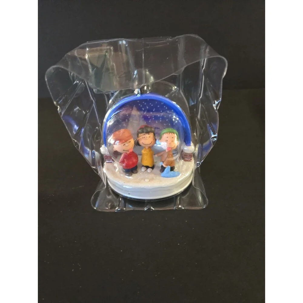 The Peanuts Gang Peanuts Ho! Ho! Ho! Tasty Snow! 2011 Hallmark Keepsake Ornament
